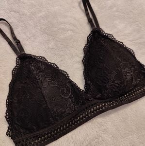 Scalloped & Floral Lace Bralette